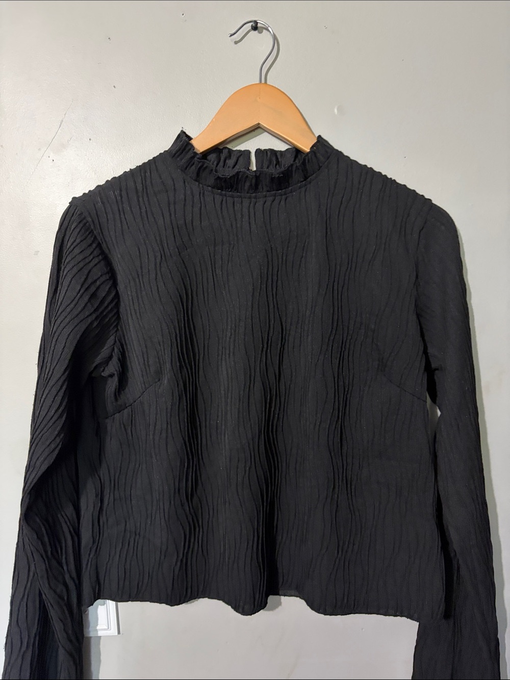 Women's Black Crinkle Long-Sleeve Mock Neck Top
